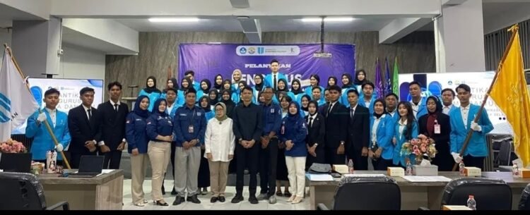 Dekan Agus Srimudin Resmi Lantik Lima Ormawa FIKOM USS Periode 2026