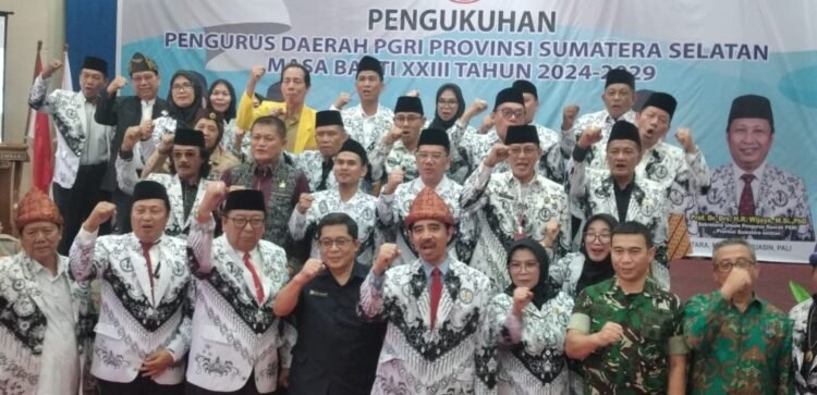 Pengukuhan PGRI Sumsel Jadi Momentum Perkuat Persatuan dan Profesionalisme Guru