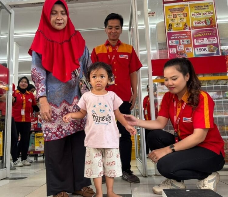 Alfamart dan Nestlé Indonesia Perluas Jangkauan Program Sahabat Posyandu untuk Ribuan Ibu dan Anak