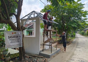 Memasuki Hari Ke-14 TMMD Ke-129, Satgas Kodim 0418/Palembang Genjot Pembangunan Poskamling di Talang Jambe