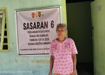 Belasan Tahun Atap Bocor dan Rumah Kebanjiran, Harapan Baru Ibu Sumilah Hadir Lewat TMMD ke-129 Kodim 0418/Palembang