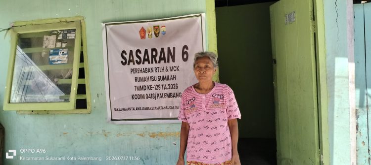 Belasan Tahun Atap Bocor dan Rumah Kebanjiran, Harapan Baru Ibu Sumilah Hadir Lewat TMMD ke-129 Kodim 0418/Palembang