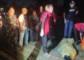 Gerak Cepat Babinsa Koramil 418-05/Lemabang Bantu Evakuasi Korban Tenggelam di Aliran Sungai Kawasan Lapangan Golf
