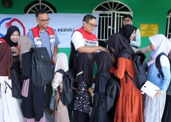 Relawan Pertamina Peduli Sumbang Paket Sekolah Baru Untuk 110 Siswa, Nyalakan Mimpi Masa Depan