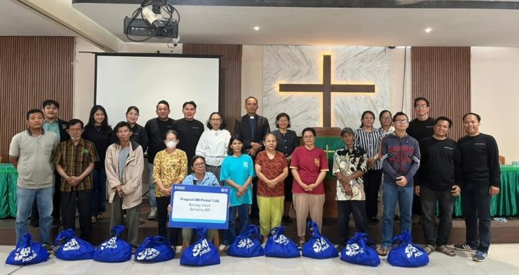 Hadirkan Manfaat Nyata bagi Masyarakat, BRI Region 4 Palembang Salurkan Bantuan Sembako ke Enam Gereja