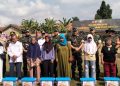 Ratusan Warga Talang Jambe Tersenyum Bahagia Terima Bantuan Sembako pada Pembukaan TMMD ke-129