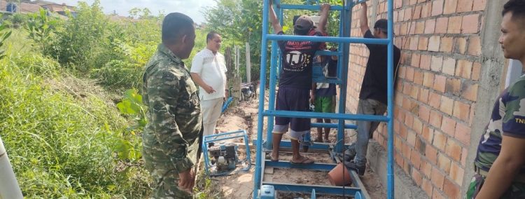 Pembuatan Sumur Bor Sasaran III TMMD Ke-129 Kodim 0418/Palembang di Pesantren Minhajul Aulia Mina Terus Berjalan