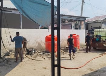 SATGAS TMMD KE-129 KODIM 0418/PALEMBANG LANJUTKAN PEMBANGUNAN SUMUR BOR DI RUMAH TAHFIDZ QURAN
