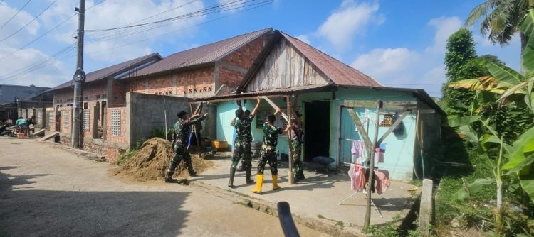 PROGRES SASARAN 6 TMMD KE-129 KODIM 0418/PALEMBANG, REHAB RTLH MILIK IBU SUMILAH TERUS BERLANJUT
