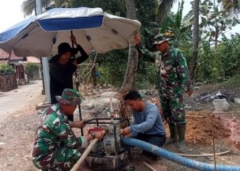 Tak Kenal Lelah, Satgas TMMD Ke-129 Kodim 0418/Palembang Terus Berjuang Lanjutkan Pengerjaan Sumur Bor Demi Air Bersih untuk Mushola Hidayatullah