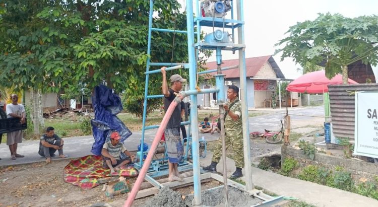 Warga Sambut Antusias Pembangunan Sumur Bor TMMD Ke-129 di Mushala Al-Mufakat