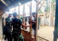 Di Balik Rangka Atap yang Berdiri, Harapan Baru Ibu Sriyanti Mulai Dibangun Satgas TMMD Kodim 0418/Palembang