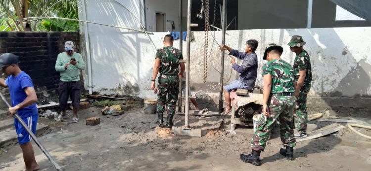 Sumur Bor Rumah Tapis TMMD ke-129 Kodim 0418/Palembang Masuki Tahap Pemasangan Pipa