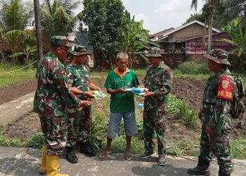 Peduli Petani, Satgas TMMD Kodim 0418/Palembang Salurkan Bibit untuk Tingkatkan Kesejahteraan Warga