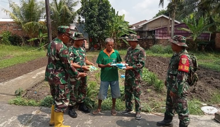 Peduli Petani, Satgas TMMD Kodim 0418/Palembang Salurkan Bibit untuk Tingkatkan Kesejahteraan Warga