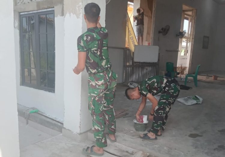 Satgas TMMD Kodim 0418/Palembang Kebut Rehab Mushola Baitul Makfurin demi Kenyamanan Warga Beribadah