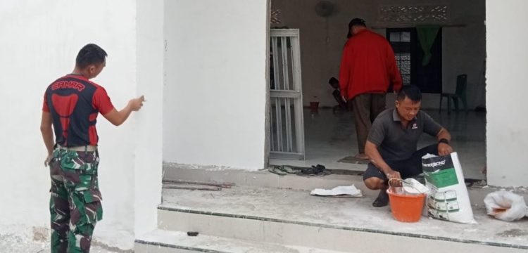 Peluh Prajurit di Balik Dinding Mushola: Hari ke-11 TMMD Satgas Kodim 0418/Palembang Kejar Rampung Baitul Magfurin