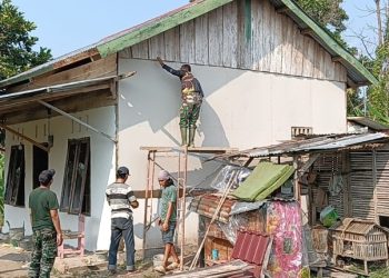 Hingga Hari Ke-11, Tak Kenal Lelah Satgas TMMD Kodim 0418/Palembang Wujudkan Rumah Layak Huni untuk Ibu Suwarni