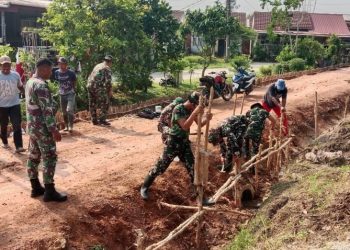Semangat Tanpa Henti, Personel Satgas TMMD Kodim 0418 Wujudkan Jalan Impian Masyarakat Talang Jambe
