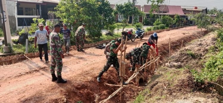 Semangat Tanpa Henti, Personel Satgas TMMD Kodim 0418 Wujudkan Jalan Impian Masyarakat Talang Jambe