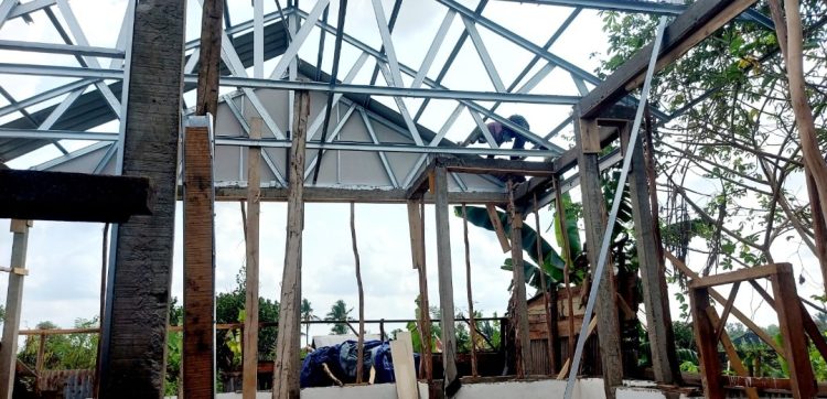 Hari Ke-12 TMMD Kodim 0418/Palembang,Atap Baru untuk Harapan Lama di Rumah Ibu Sriyanti