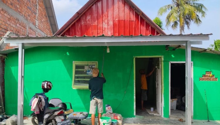 Hari ke-12 TMMD Kodim 0418/Palembang, Senyum Ibu Sumilah Kian Merekah Melihat Rumahnya Nyaris Selesai