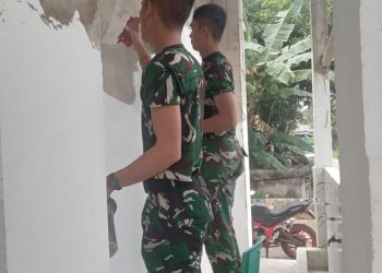 Hari Ke-12, Satgas TMMD Kodim 0418/Palembang Kebut Finishing Rehab Mushola Baitul Magfurin