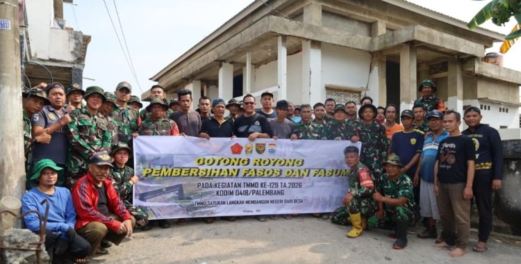 Dibalik Lumpur, Cangkul dan Senyum Warga, Kisah Hangat Gotong Royong TMMD Kodim 0481/Palembang yang Menyatukan Hati