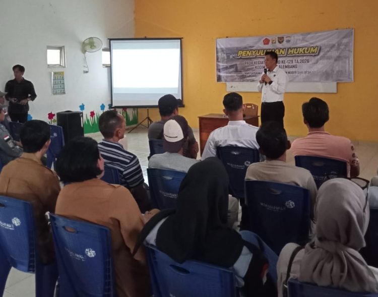 Dari Balik Aula Kelurahan Talang Jambe, Warga Antusias Belajar Menjaga Kampung Lewat Kesadaran Hukum Program TMMD Kodim 0418/Palembang