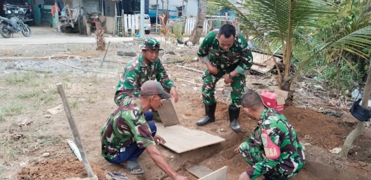 Pengecoran Tapakan Kaki Tetmon Jadi Fokus Pengerjaan Sumur Bor TMMD Ke-129 Kodim 0418/Palembang