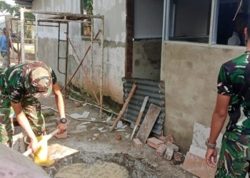 Hari Ke-15 TMMD Ke-129, Satgas Kodim 0418/Palembang Percepat Pembangunan Dapur dan WC Rumah Bapak Fernando