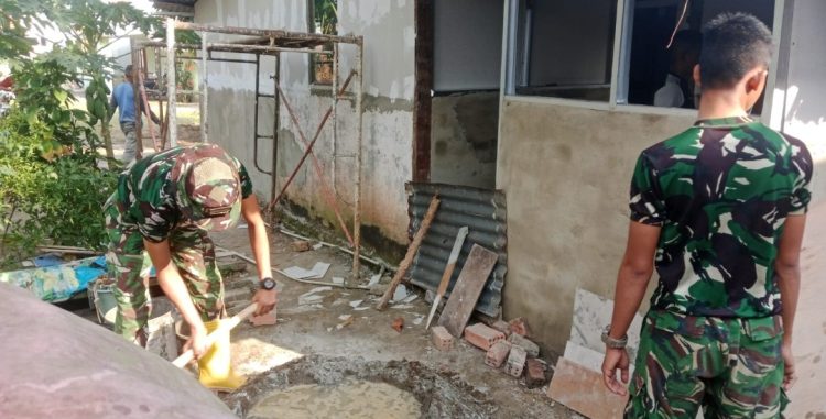 Hari Ke-15 TMMD Ke-129, Satgas Kodim 0418/Palembang Percepat Pembangunan Dapur dan WC Rumah Bapak Fernando