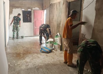 Di Hari Ke-15 TMMD, Harapan Bapak Karyo Perlahan Menjelma Lewat Dinding Rumah yang Kian Kokoh