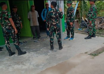 SATGAS TMMD KE-129 KODIM 0418/PALEMBANG KEBUT FINISHING REHAB RTLH MILIK IBU SUMILAH