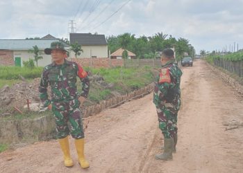 Hari Ke-15, Prajurit TNI Kodim 0418/Palembang Terus Berpacu dengan Waktu Bangun Jalan 750 Meter