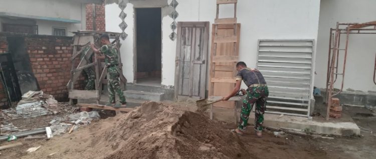Hari Ke-16 TMMD, Satgas Kodim 0418/Palembang Fokus Rampungkan Mushola Baitul Magfurin untuk Warga Talang Jambe
