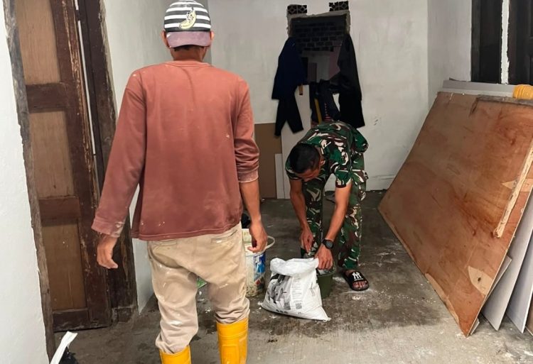 Hari Ke-16 TMMD Ke-129, Satgas Kodim 0418/Palembang Percepat Rehab RTLH Milik Bapak Karyo