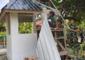 Hari Ke-16 TMMD Ke-129, Dedikasi Personel TNI Satgas Kodim 0418/Palembang Tuntaskan Finishing Pos Kamling di Talang Jambe