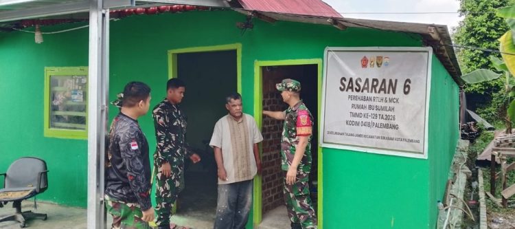 Hari Ke-16 TMMD Ke-129, Personel TNI Tuntaskan Finishing Rumah Ibu Sumilah, Wujud Pengabdian yang Tak Mengenal Lelah