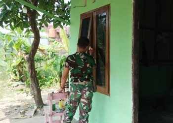Di Balik Kuas dan Adonan Plamir, Prajurit TMMD Kejar Harapan Warga Talang Jambe