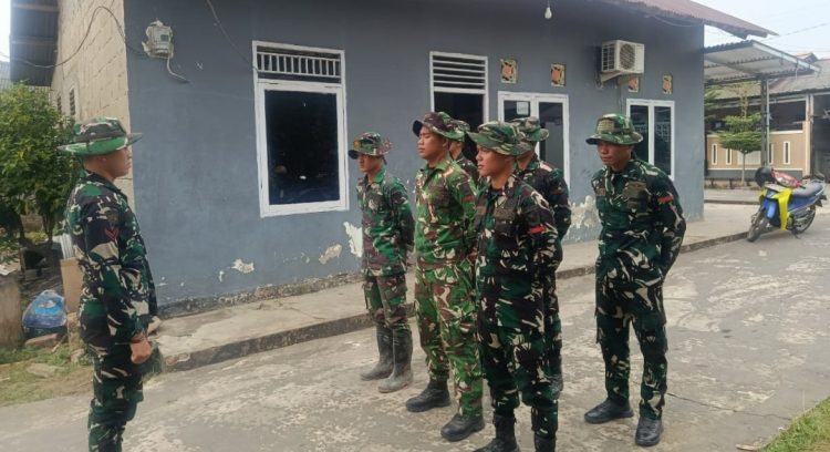 Hari Ke-17, Prajurit TNI di TMMD ke-129 Kodim 0418/Palembang di Kelurahan Talang Jambe Apel Pagi Pengecekan personil Sebelum Mengerjakan Sasaran