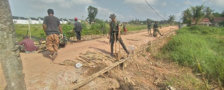 Hari Ke-17 TMMD Ke-129, Satgas Kodim 0418/Palembang Kebut Pembangunan Jalan 750 Meter untuk Membuka Akses Warga