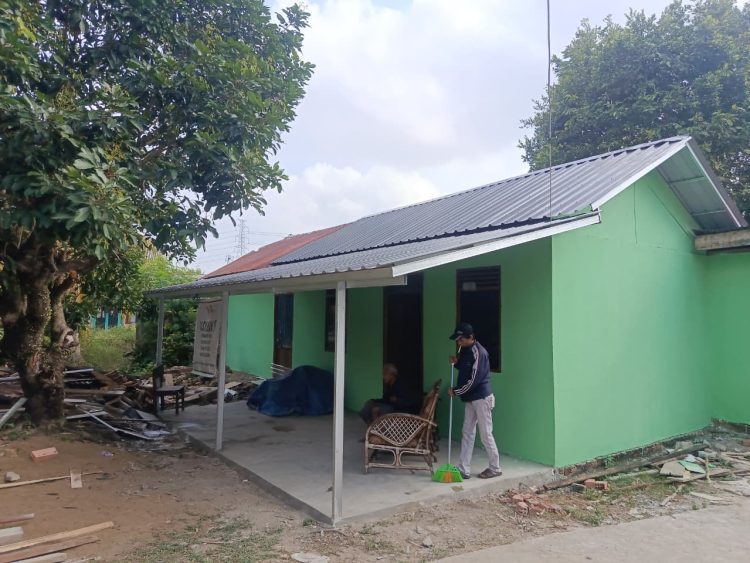 Tak Hanya Rehab Rumah, Satgas TMMD Juga Bersihkan Lingkungan Sekitar Rumah Pak Karyo