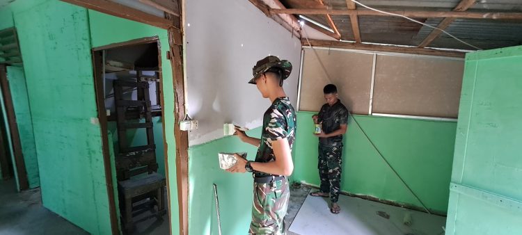 RTLH Sasaran 11 Terus Dikerjakan, Satgas TMMD Pastikan Rumah Bapak Fernando Semakin Layak
