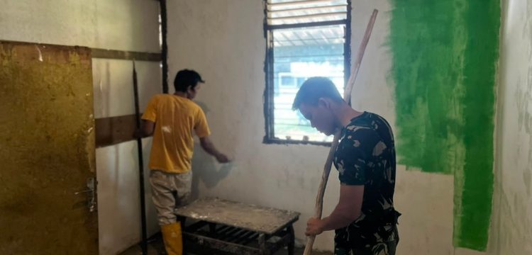 Hari Ke-18 TMMD Kodim 0418/Palembang, Ketika Warna Baru Menjadi Penanda Harapan di Rumah Bapak Karyo