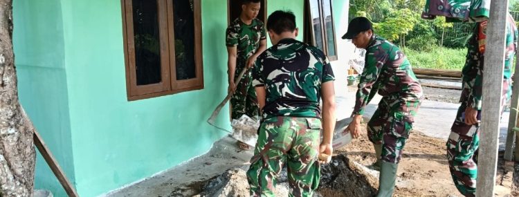 Hari Ke-18, Dari Dinding Kusam Menuju Harapan Baru, Rumah Ibu Suwarni Perlahan Berubah Berkat Gotong Royong TMMD 0418/Palembang