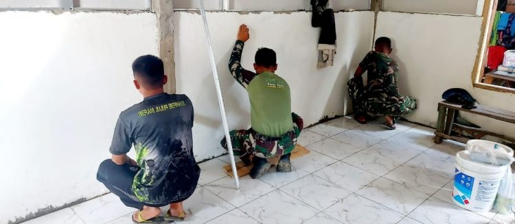 Hari Ke-18 TMMD, Satgas Kodim 0418/Palembang Kebut Penyelesaian RTLH Milik Ibu Sriyanti