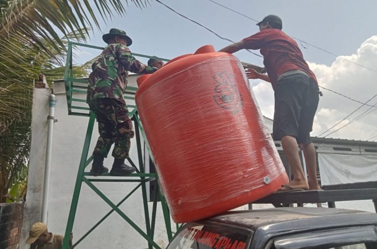 TMMD ke-129 Perkuat Kemanunggalan, Hari Ke-18 Pemasangan Tandon Air Jadi Langkah Nyata Hadirkan Air Bersih bagi Warga Talang Jambi