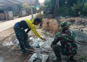 Hari ke-18 TMMD ke-129, Satgas Kodim 0418/Palembang Cek Fungsi Sumur Bor di Mushola Hidayatullah