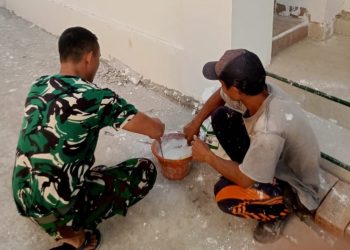 Di Balik Kuas dan Cat, Prajurit TMMD Wujudkan Mushola Impian Warga